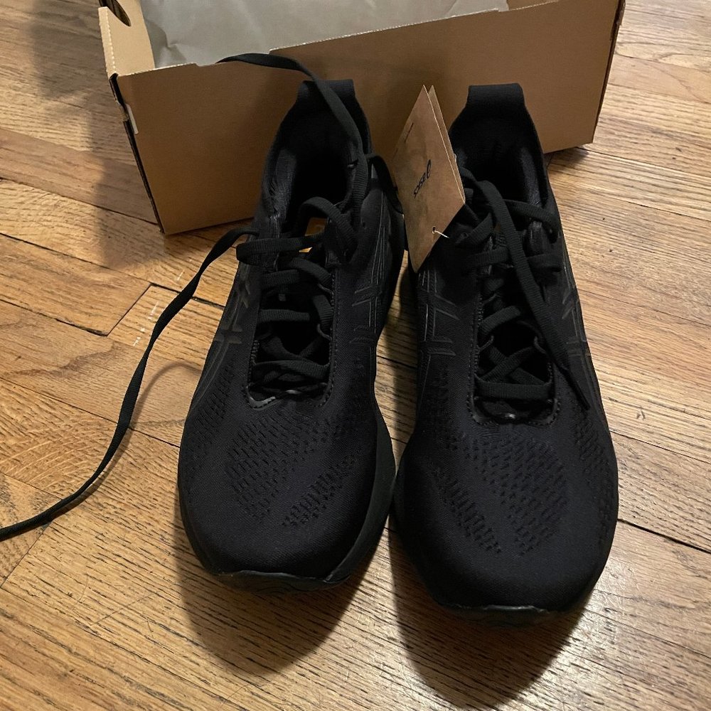 Women's Black Aasics Brand New in Box US size 9.5 or 9 and 1/2 Gel Nimbus 25